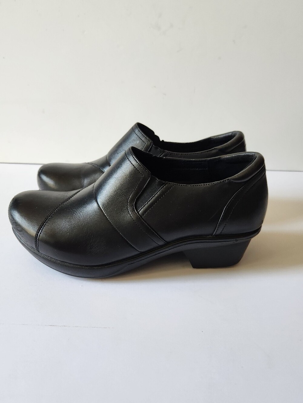 Abeo Carin Women's Black Slip-On Comfort Clogss US Size 8 Non Slip Soles